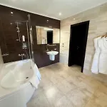 Alexandrovskiy Hotel 4*