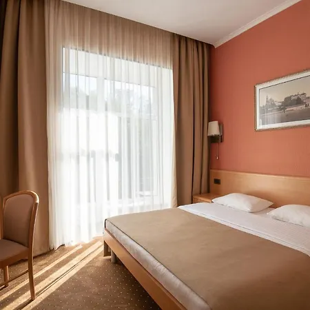 Hotel Alexandrovskiy 4*