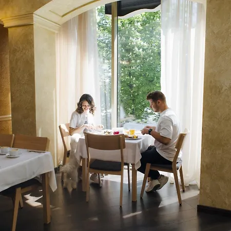 Alexandrovskiy Hotel