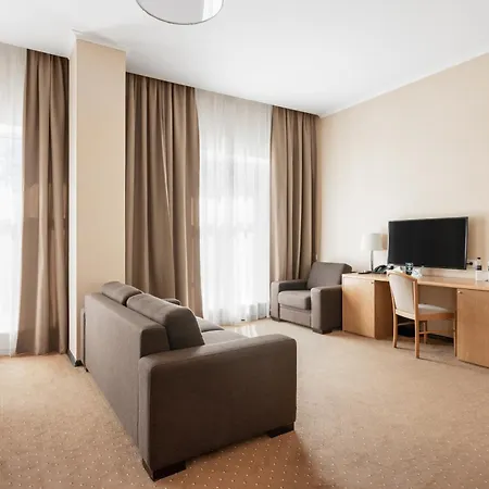 Alexandrovskiy Hotel 4*