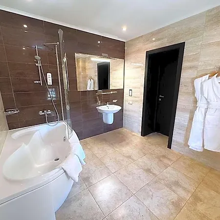 Alexandrovskiy Hotel