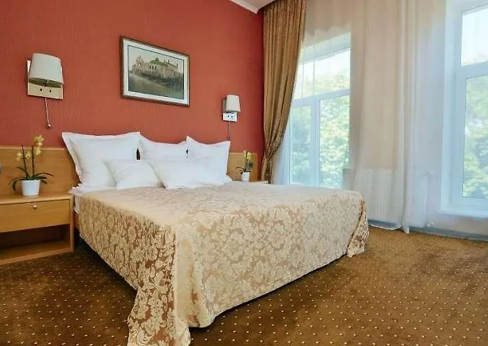 Hotel Alexandrovskiy 4*